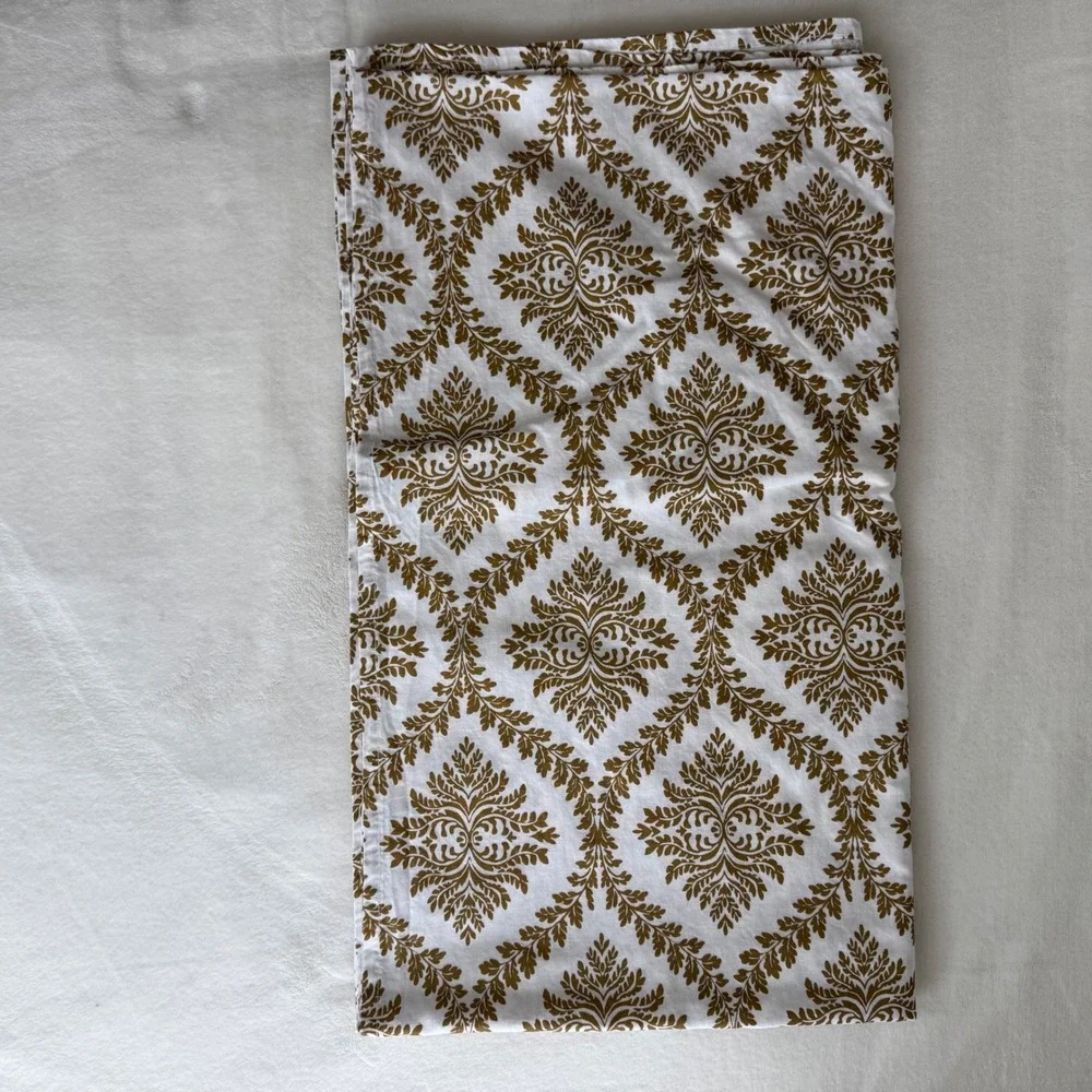 Martha Stewart Everyday Long Rectangular Tablecloth 99x53‎ White Brown Medallion